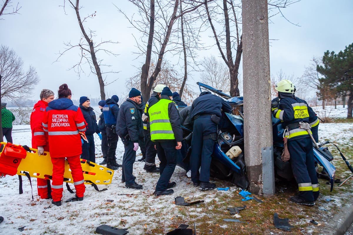 Двух пострадавших девочек увезли в больницу на Космическую