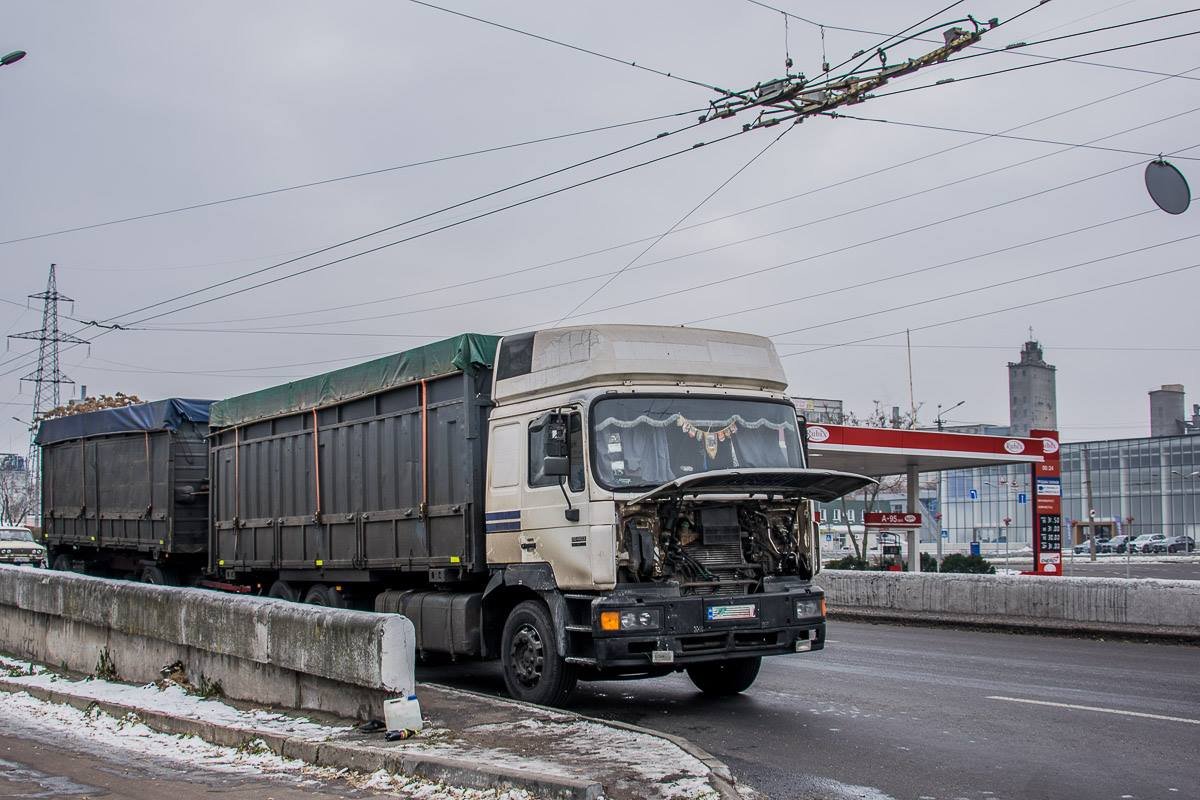 Фура была припаркована недалеко от речпорта Фура была припаркована недалеко от речпорта