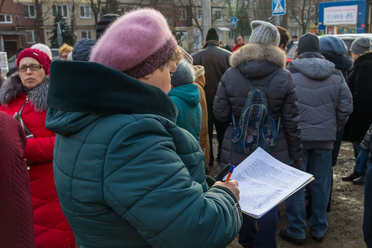 Жители ж/с Сокол-2 собирали подписи, чтобы решить проблему с Евпаторийской балкой Жители ж/с Сокол-2 собирали подписи, чтобы решить проблему с Евпаторийской балкой