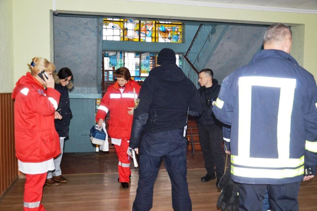 В школу прибыла бригада ГСЧС