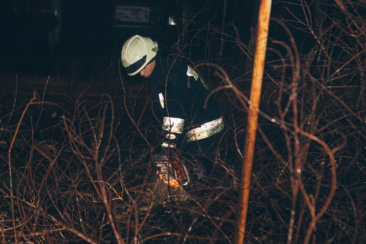 Вслед за ними приехала бригада МЧС
