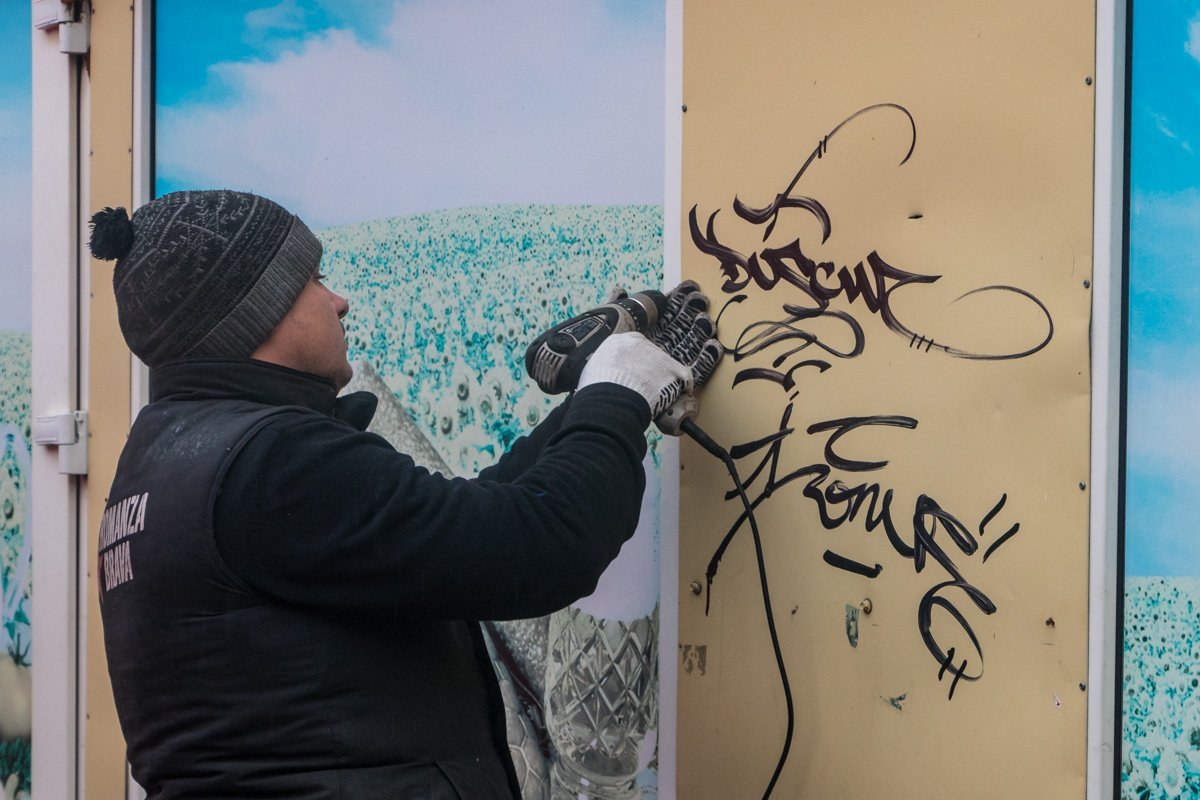 Аккуратно разбирают Аккуратно разбирают