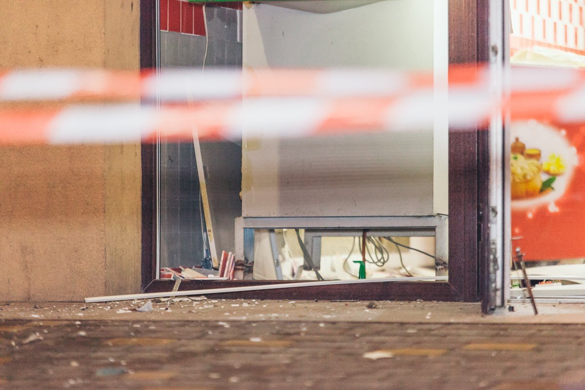 По предварительной информации, злоумышленники могли скрыться с места происшествия на автомобиле "ГАЗель" белого цвета По предварительной информации, злоумышленники могли скрыться с места происшествия на автомобиле "ГАЗель" белого цвета