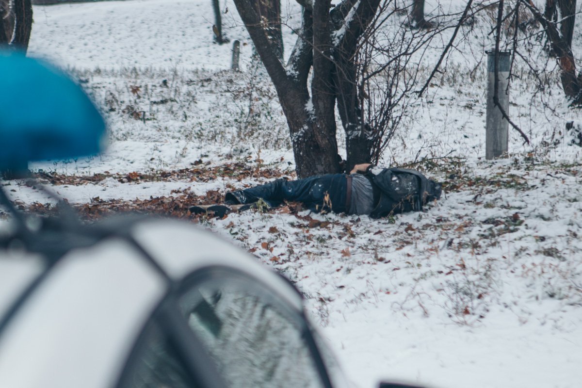 Во время патрулирования района полицейские обнаружили тело мужчины