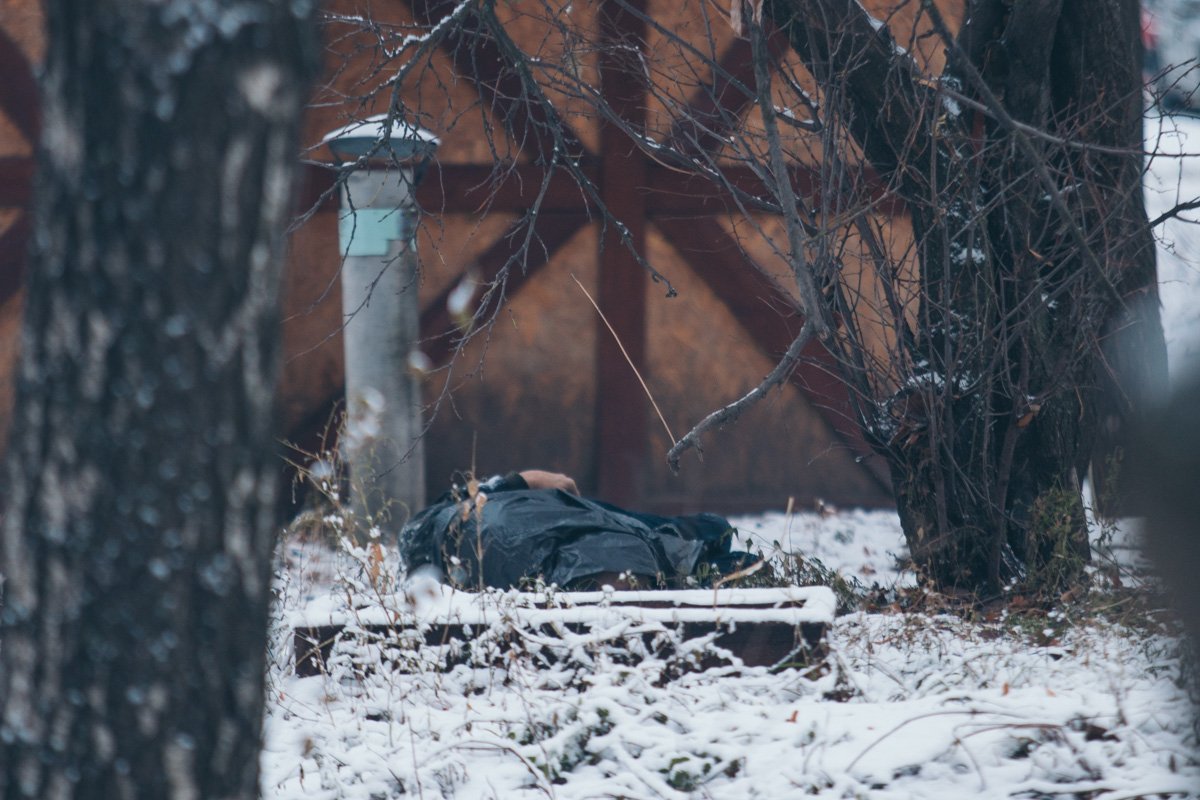 При визуальном осмотре следов насильственной смерти не обнаружено 