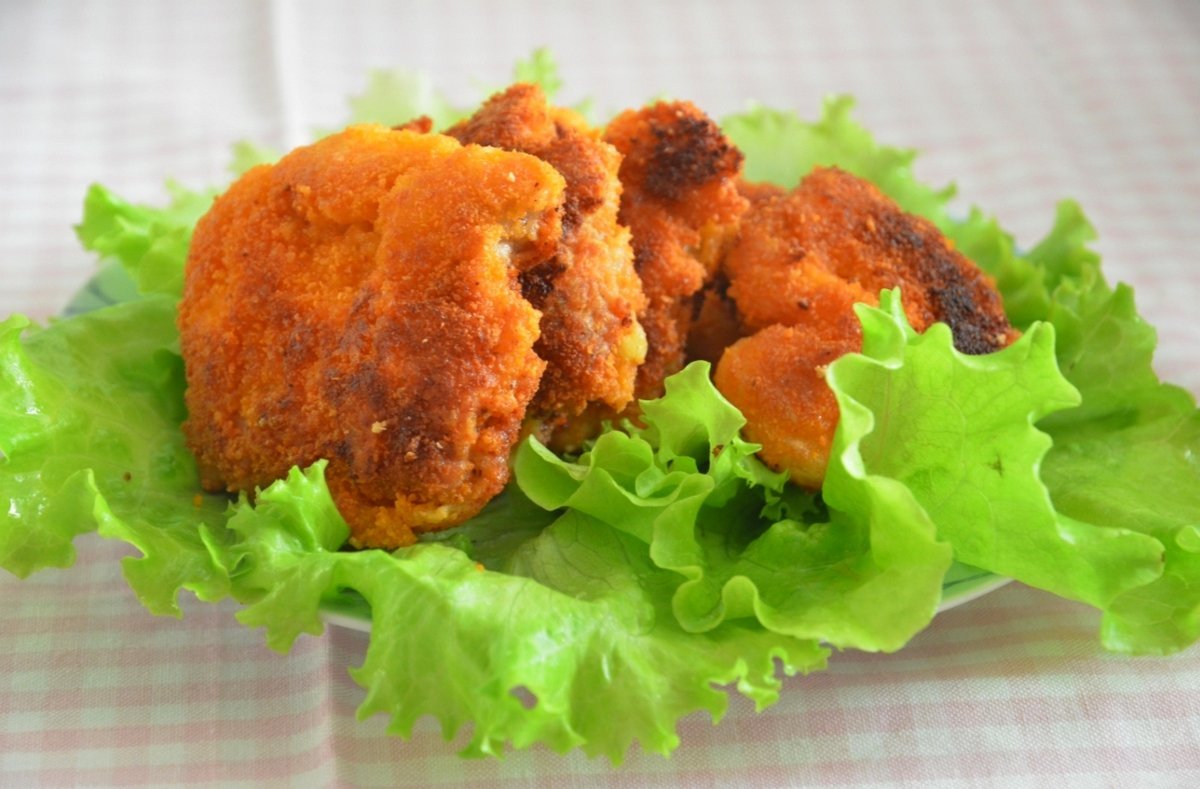 Полезные и вкусные рецепты: как приготовить мини-шницели из свинины в панировке с тертым сыром 1