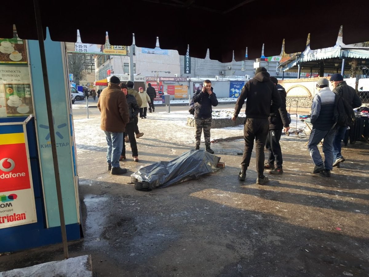 На проспекте Петра Калнышевского умер мужчина