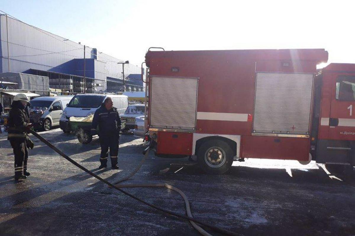 На месте работали спасатели 1-й и 19-й пожарно-спасательных частей ГСЧС На месте работали спасатели 1-й и 19-й пожарно-спасательных частей ГСЧС