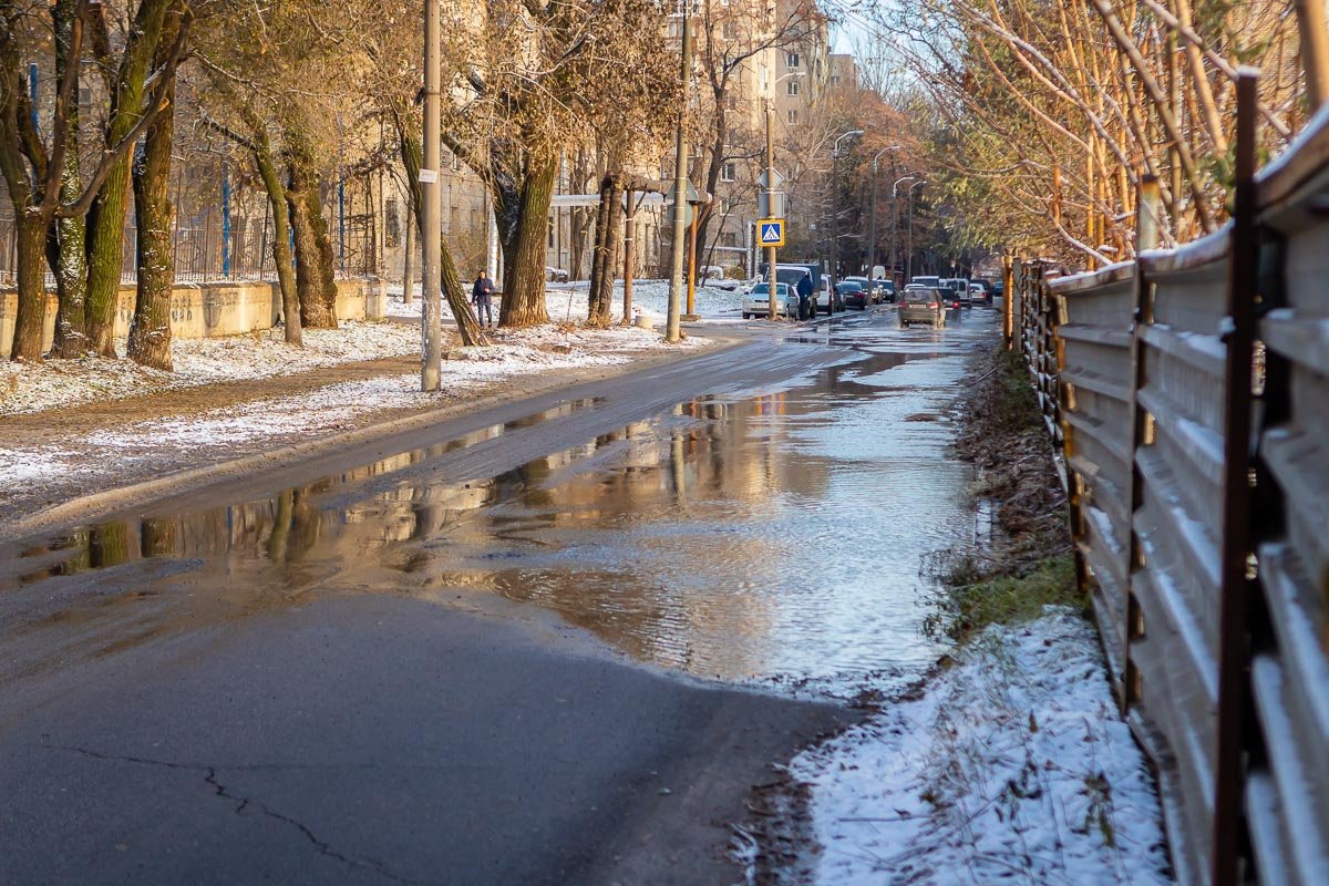 Вода течет здесь с самого утра Вода течет здесь с самого утра