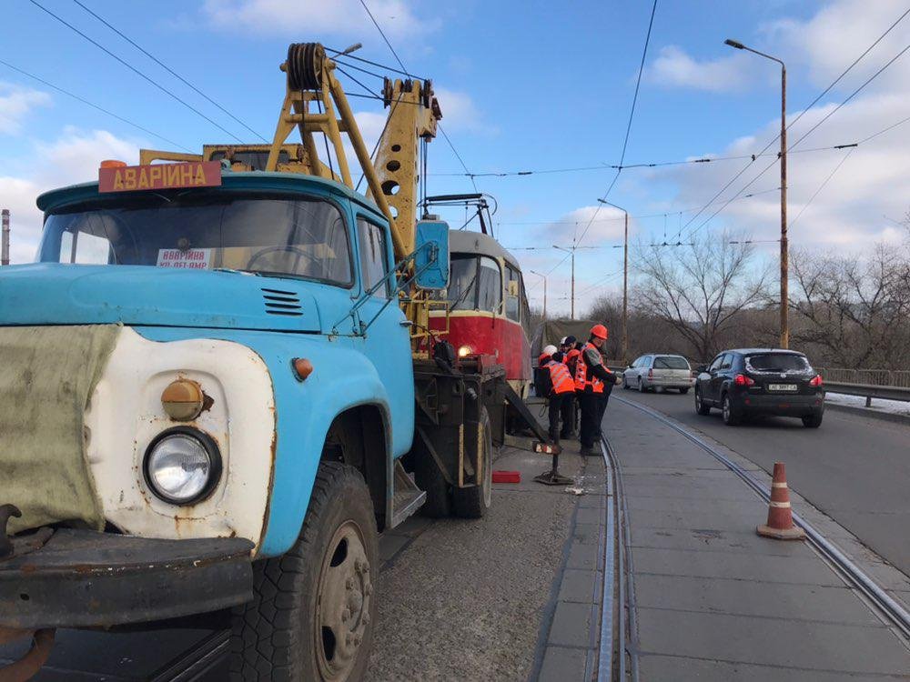 Поломку уже чинят сотрудники соответствующей службы Поломку уже чинят сотрудники соответствующей службы