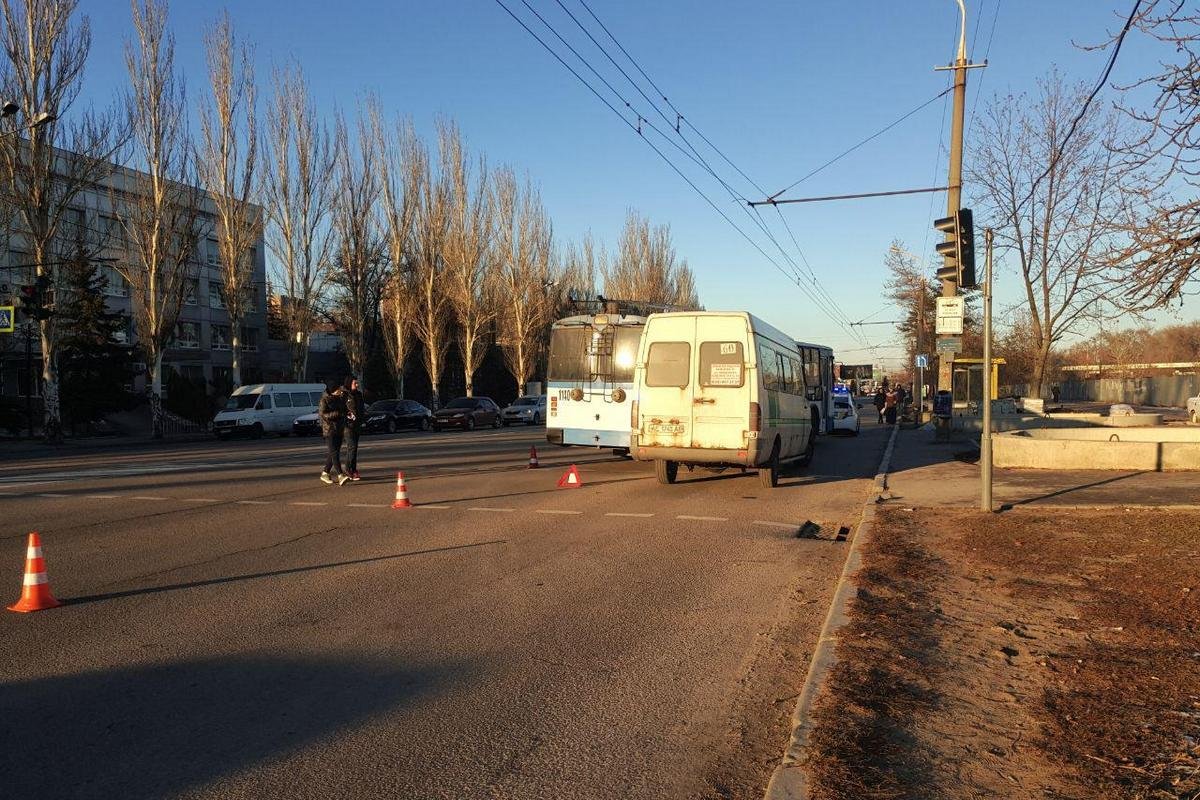 На месте работает патрульный экипаж На месте работает патрульный экипаж