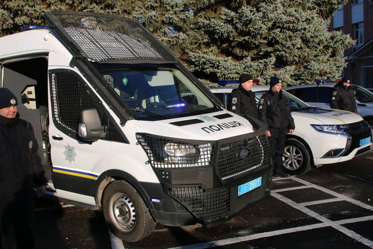 Первый офицер появится "на земле" не раньше, чем через шесть месяцев