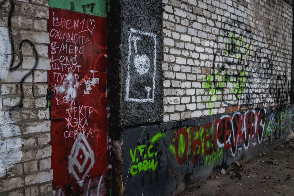 Здание представляет угрозу для школьников Здание представляет угрозу для школьников