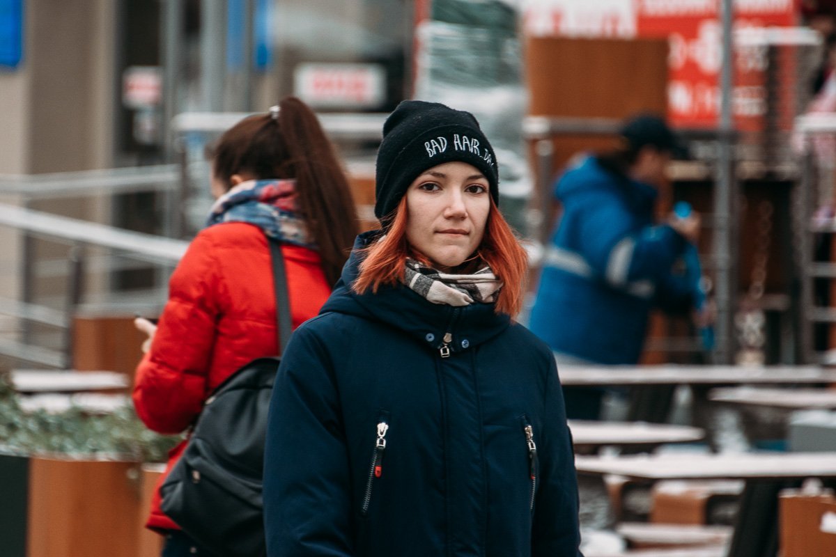 И правда, плюс шапки в том, что под ней не видно прически И правда, плюс шапки в том, что под ней не видно прически