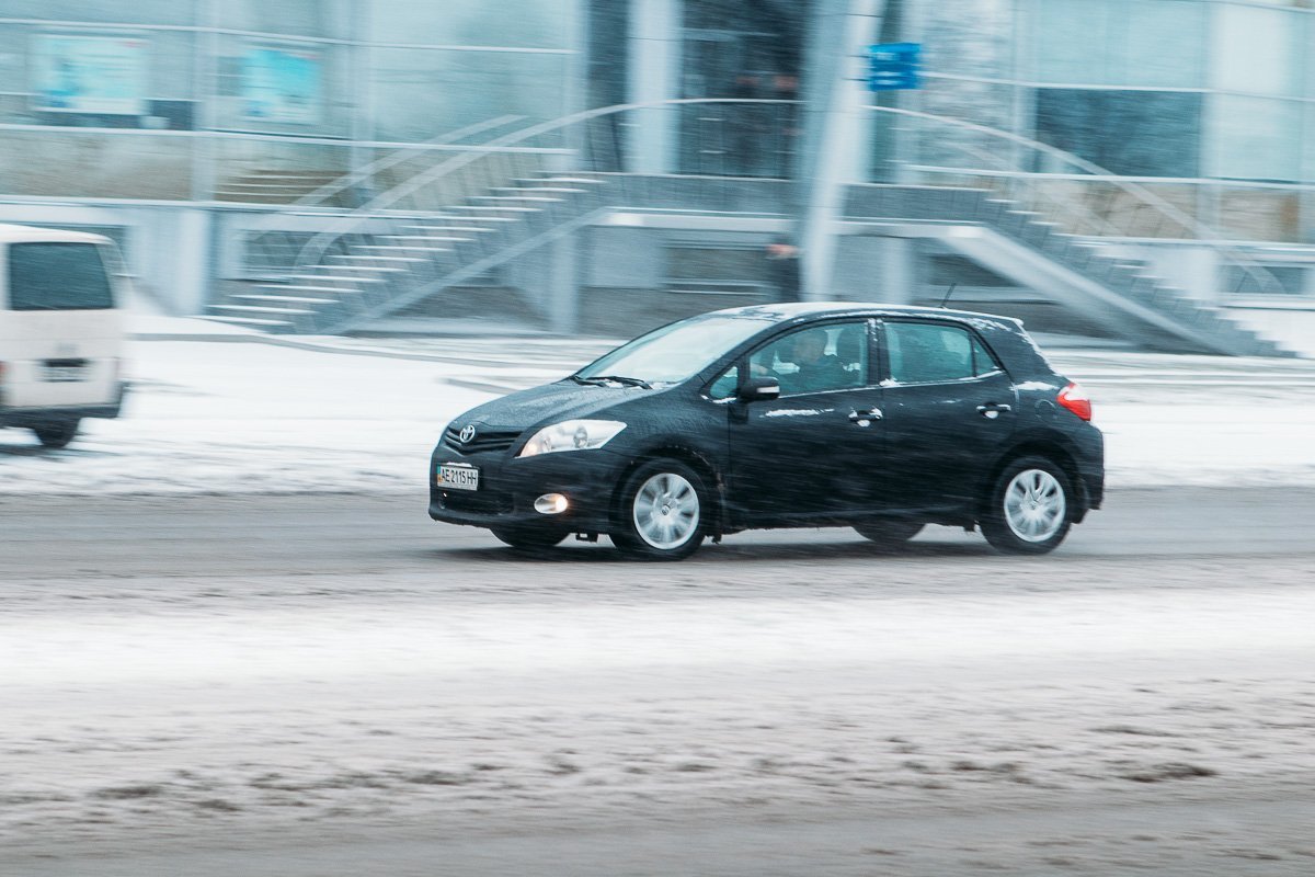 При приближении к пешеходным переходам и местам расположения детских учреждений снижать скорость до минимума