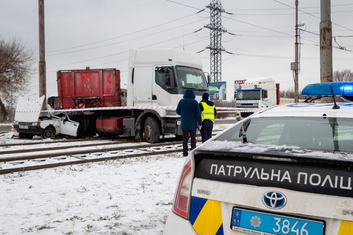 На место приехал эвакуатор, проблему устранят ближайшие 30 минут На место приехал эвакуатор, проблему устранят ближайшие 30 минут