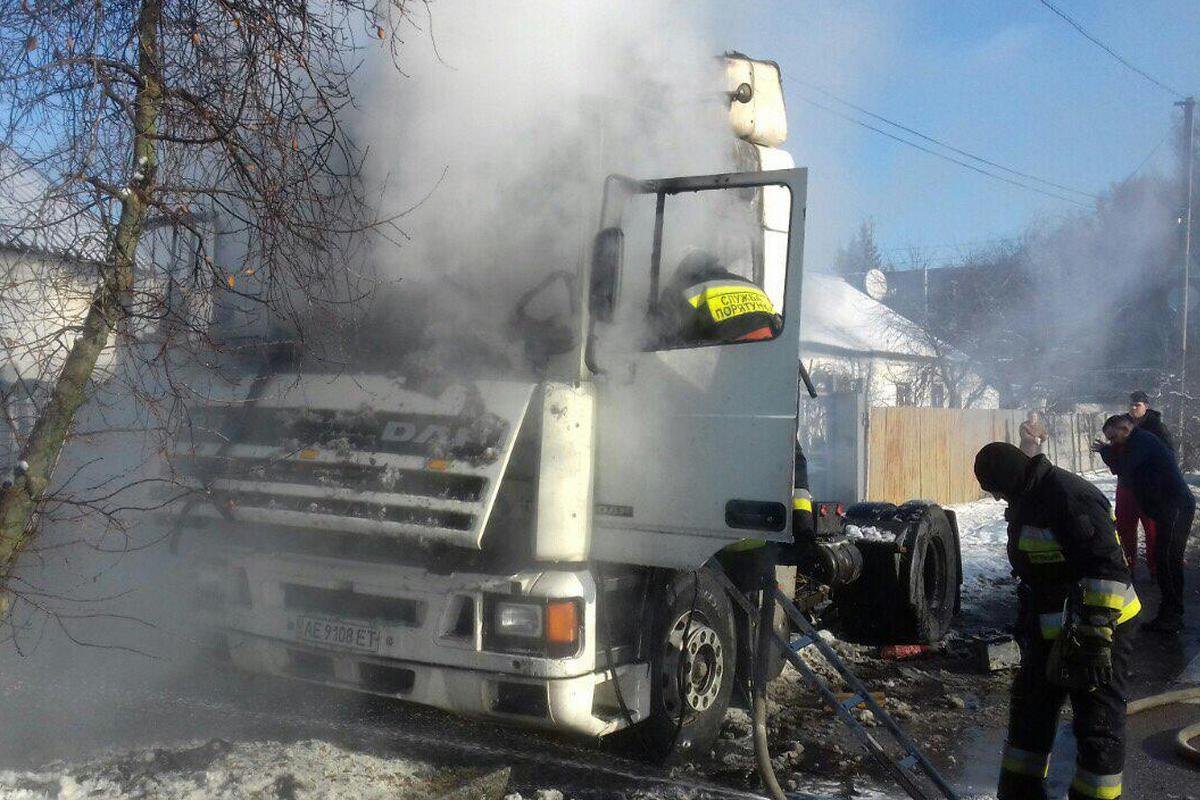 Предварительно, в большегрузе произошло короткое замыкание Предварительно, в большегрузе произошло короткое замыкание