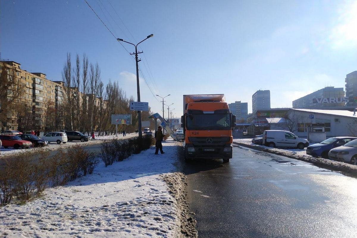 Предварительно известно, что грузовик ехал по встречной полосе движения