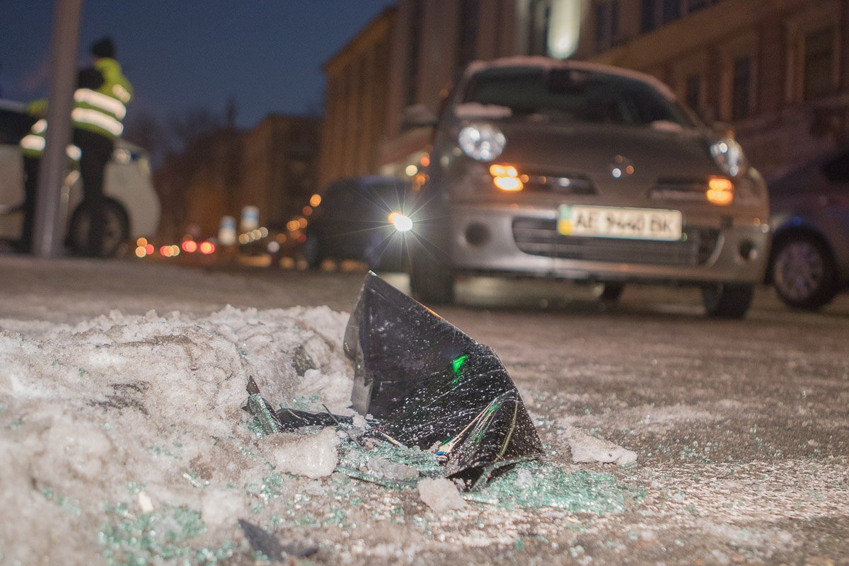 В салоне Nissan была женщина с ребенком