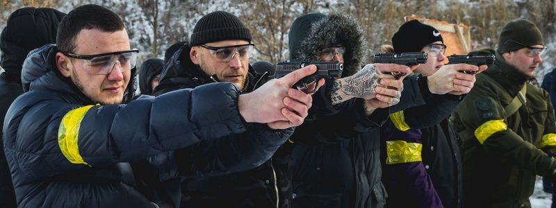 Масштабные учения: жителей Днепра учили стрелять и помогать раненым