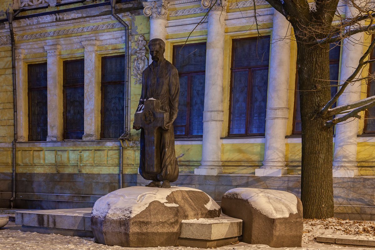 Памятник историку Яворницкому Памятник историку Яворницкому