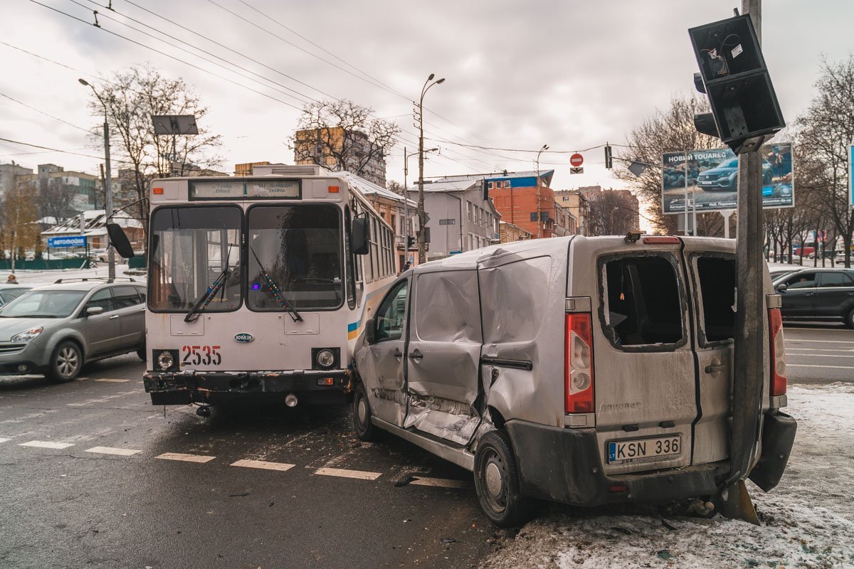 Авария произошла на перекрестке проспекта Поля с улице Ульянова