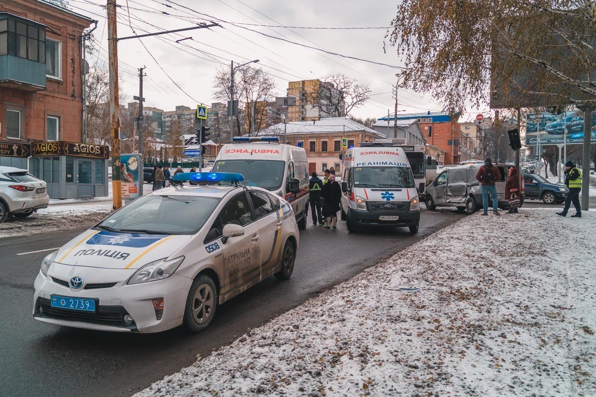 Медики оказывали помощь пострадавшим на месте