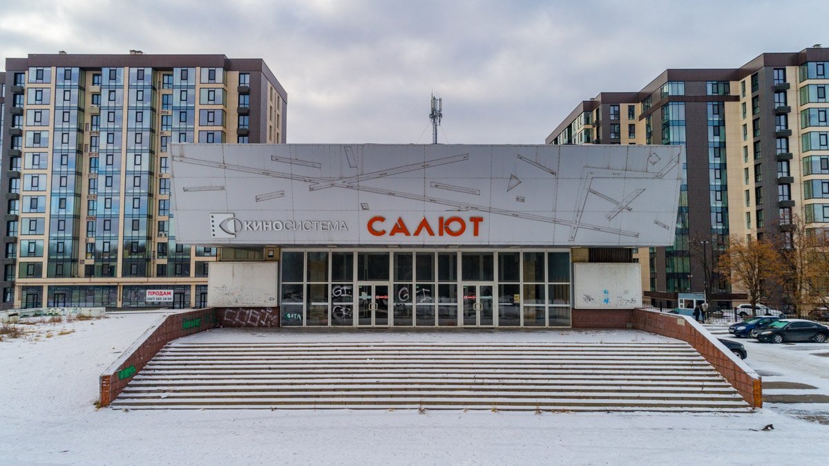 Здание, которое понимает, что в этом городе оно - лишнее Здание, которое понимает, что в этом городе оно - лишнее