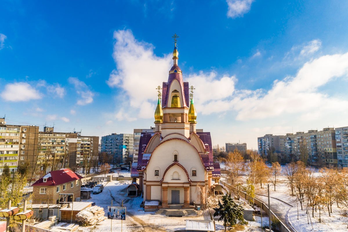 Храм построили в 2000 году Храм построили в 2000 году