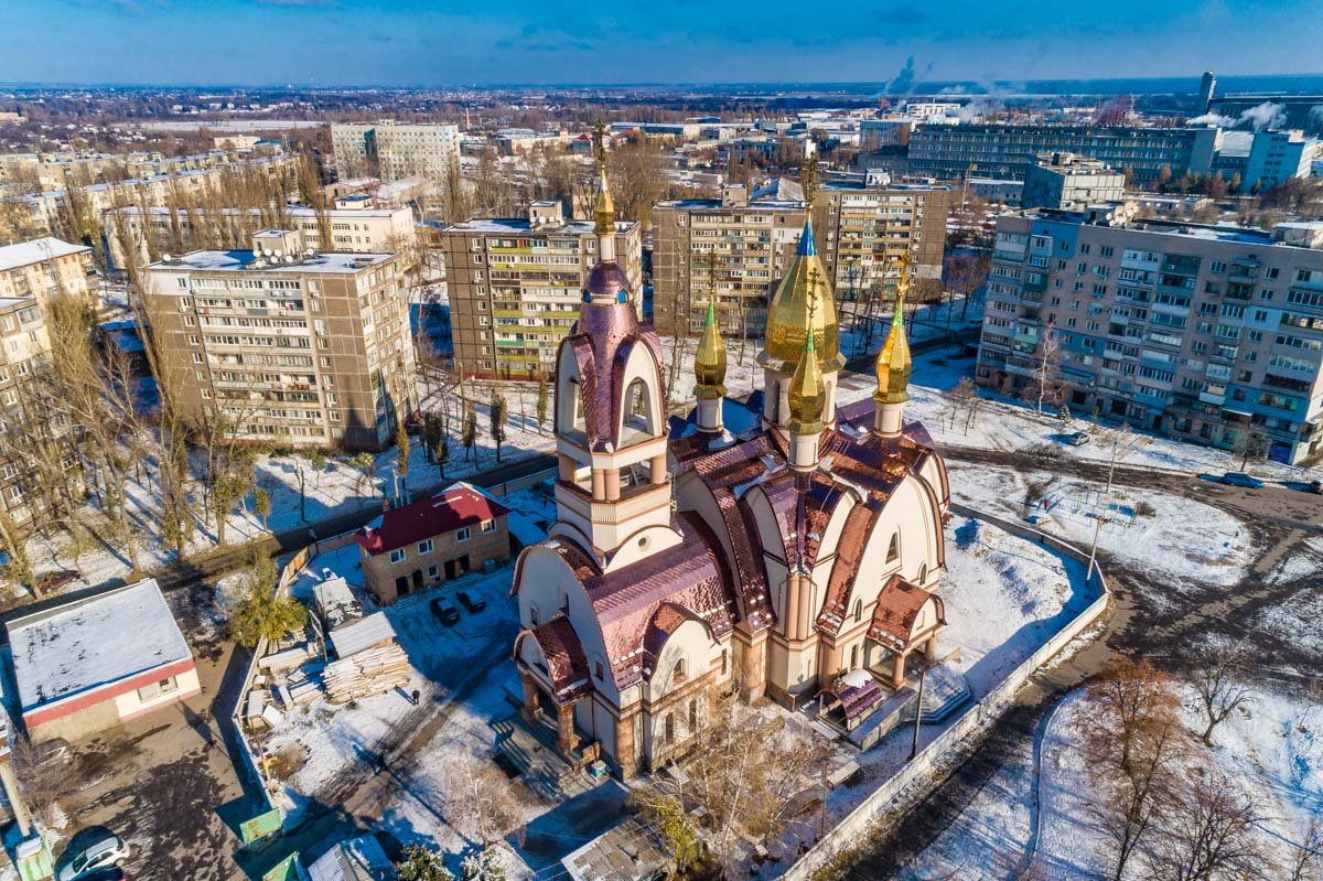 Церковь украшает Левый берег Церковь украшает Левый берег