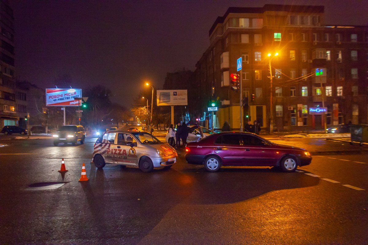 На месте происшествия работает патрульная полиция 