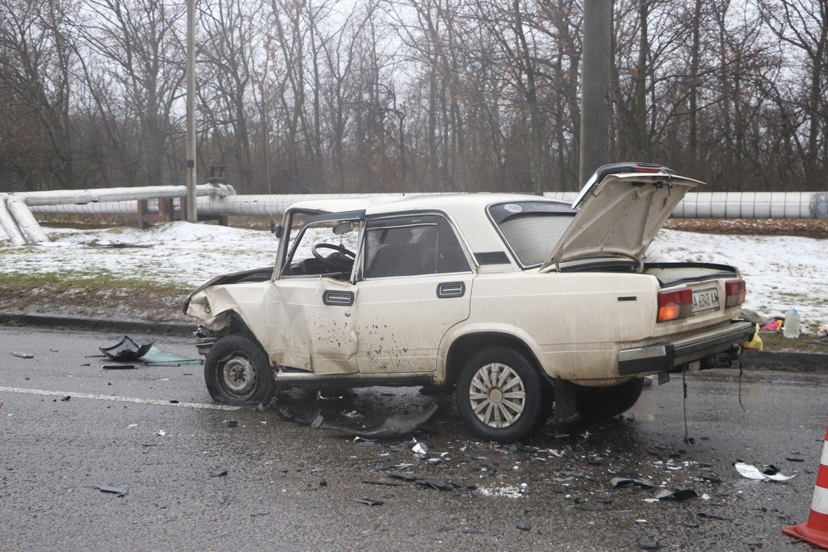 На этом участке дороги часто происходят аварии На этом участке дороги часто происходят аварии