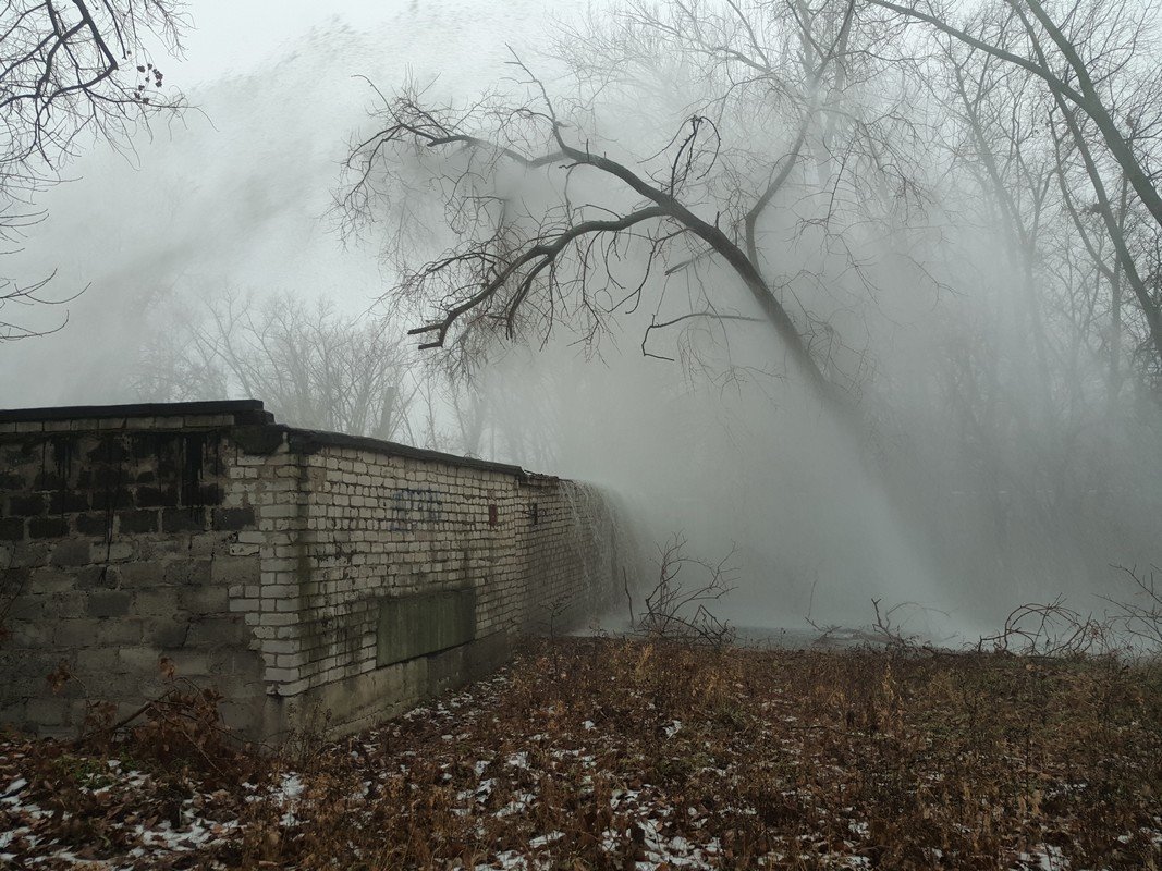 Стекает с крыши  Стекает с крыши