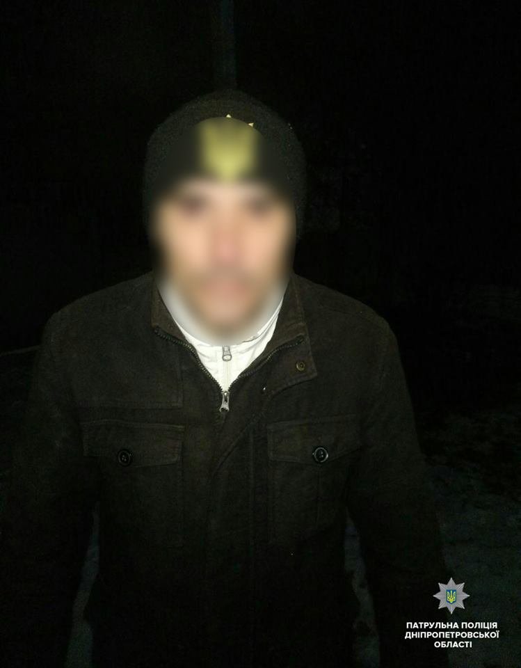 В Днепре мужчина взял в заложницы жену из-за того, что она отказалась ему наливать