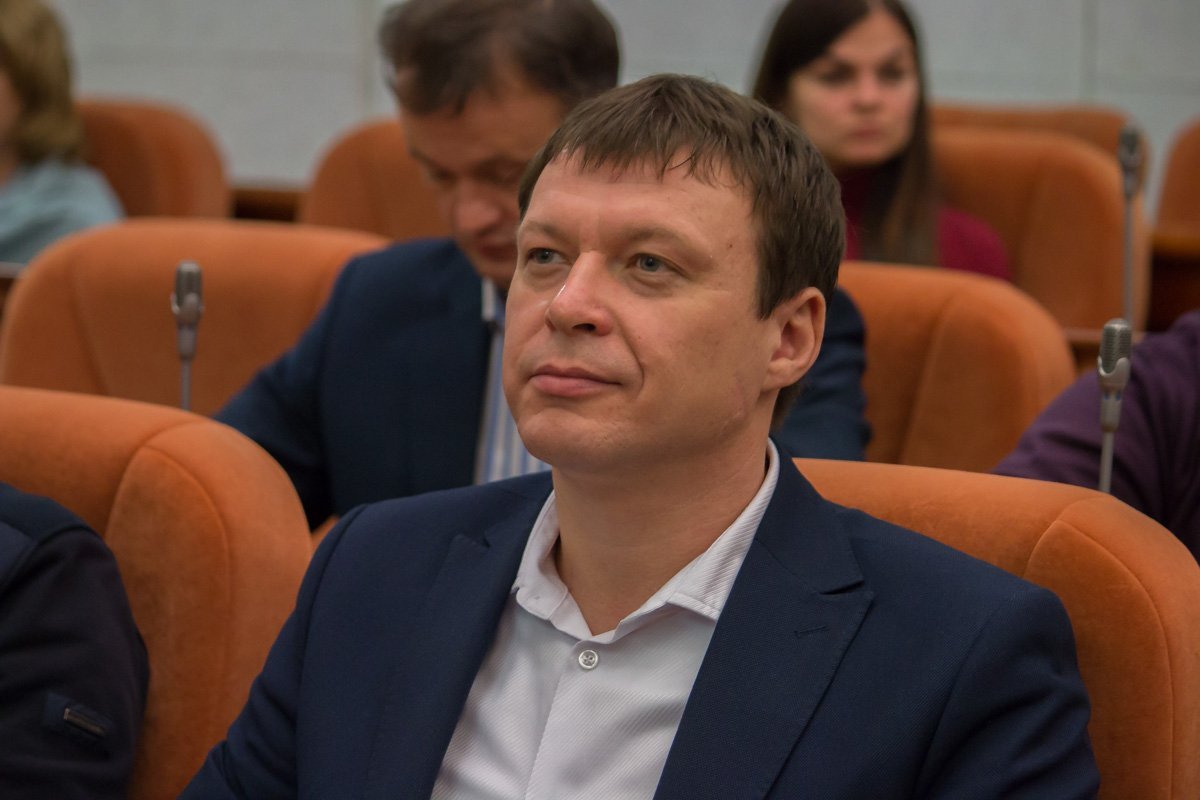 Смотрит в будущее Смотрит в будущее