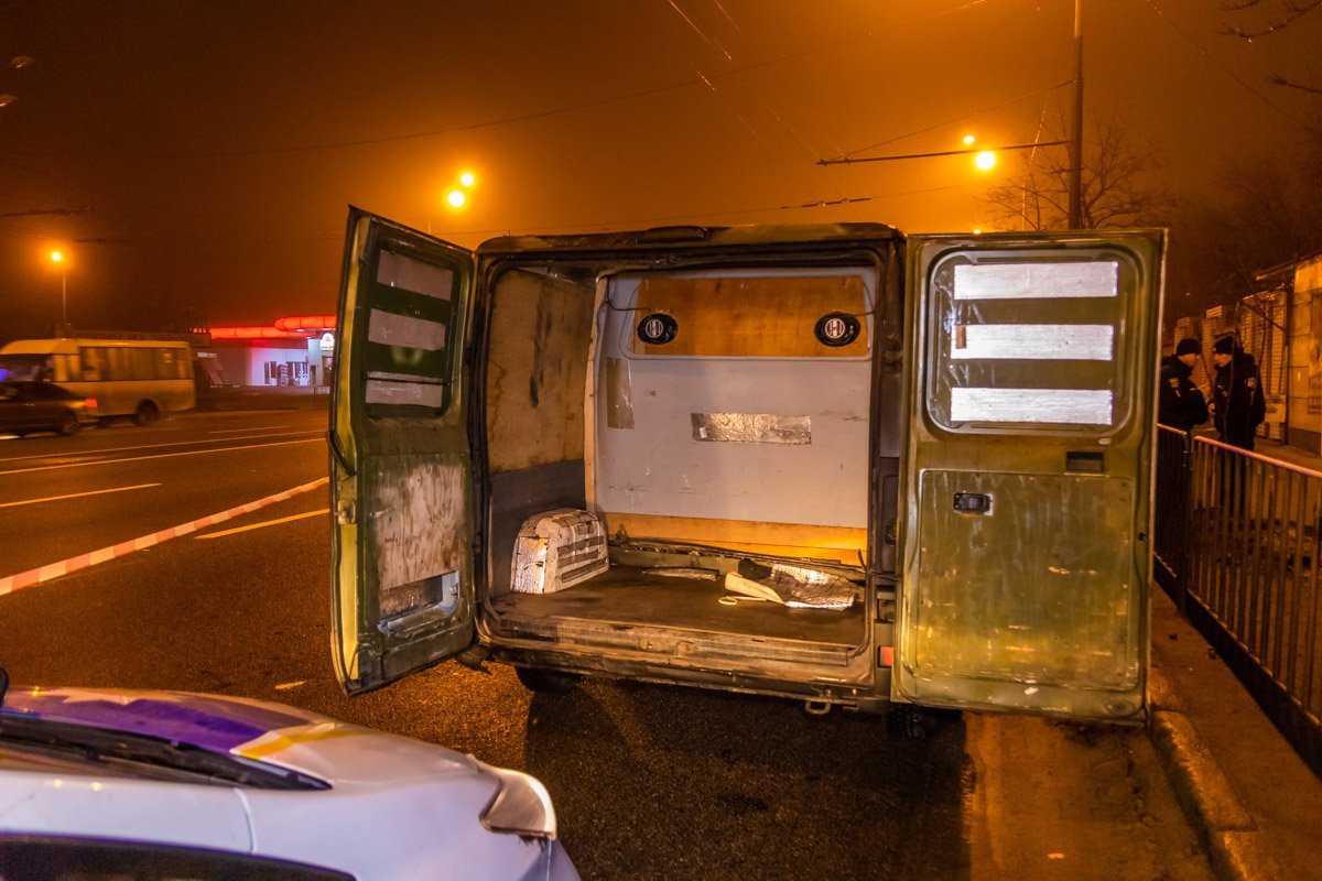 На проспекте Слобожанском патрульные остановили автомобиль Citroеn за нарушение ПДД На проспекте Слобожанском патрульные остановили автомобиль Citroеn за нарушение ПДД