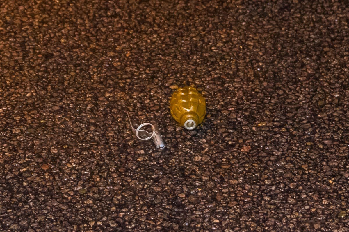 Гранату полицейские нашли в багажнике автомобиля  Гранату полицейские нашли в багажнике автомобиля