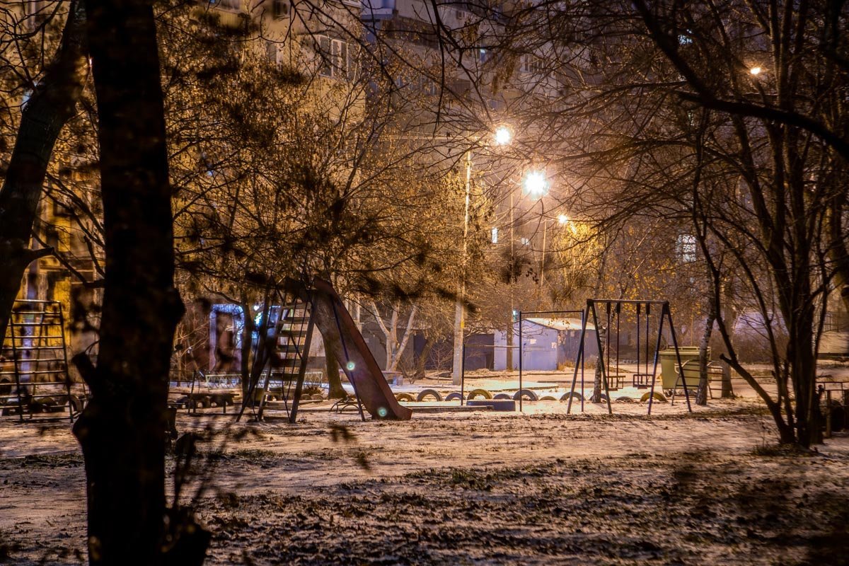 Улица наполнилась морозным воздухом Улица наполнилась морозным воздухом