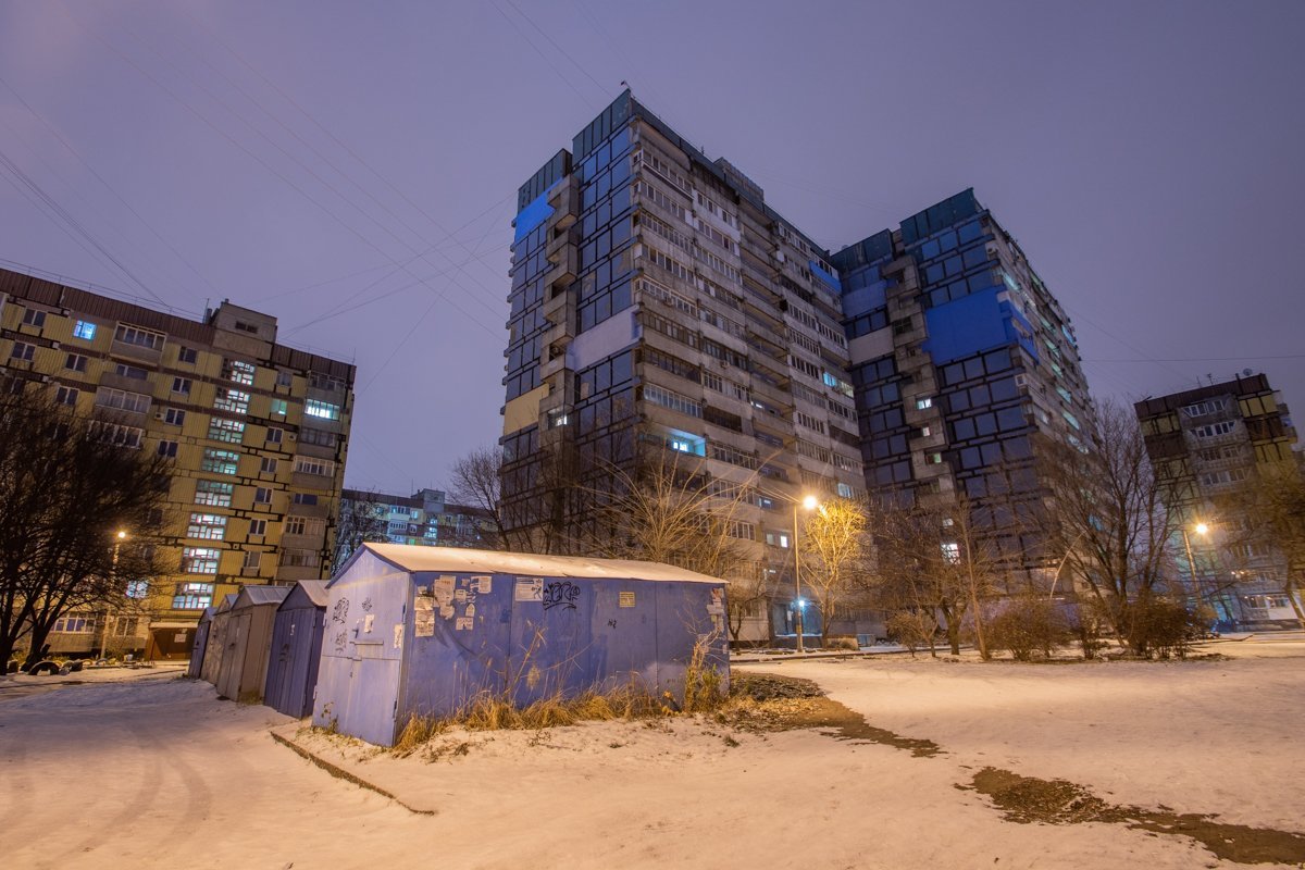 Мелкий снег укрыл улицы ажурным одеялом Мелкий снег укрыл улицы ажурным одеялом