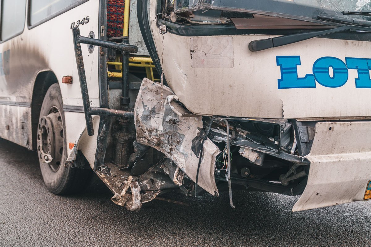 Повреждения автобуса Повреждения автобуса