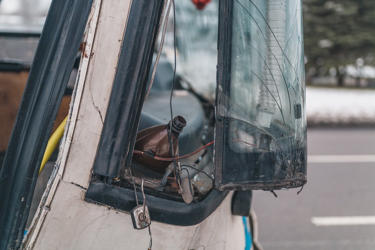 Водитель автобуса говорит, что его подрезал автомобиль Водитель автобуса говорит, что его подрезал автомобиль
