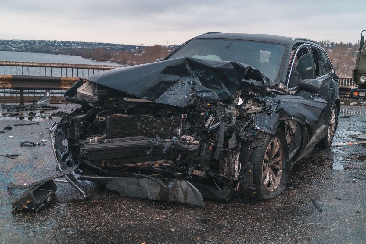 Водитель Audi получил ушиб грудной клетки, но от госпитализации он отказался
