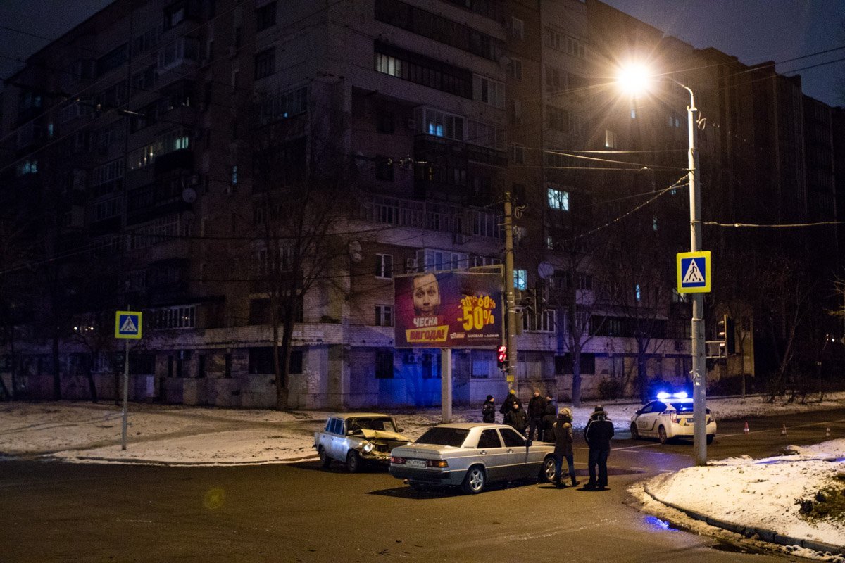 До приезда следователя по ДТП патрульные установили на месте аварии дорожные конусы