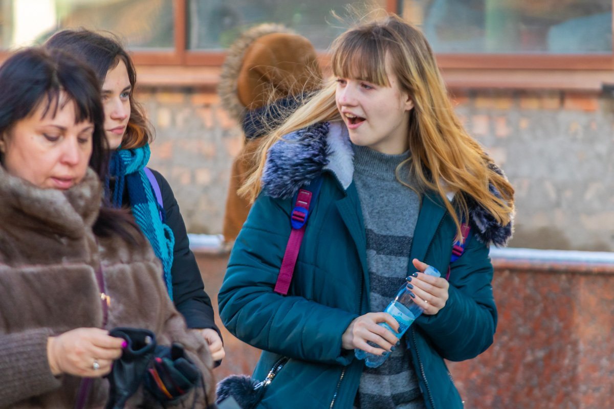 Тое лицо, когда прохожая закрыла твою подругу на фото у Информатора