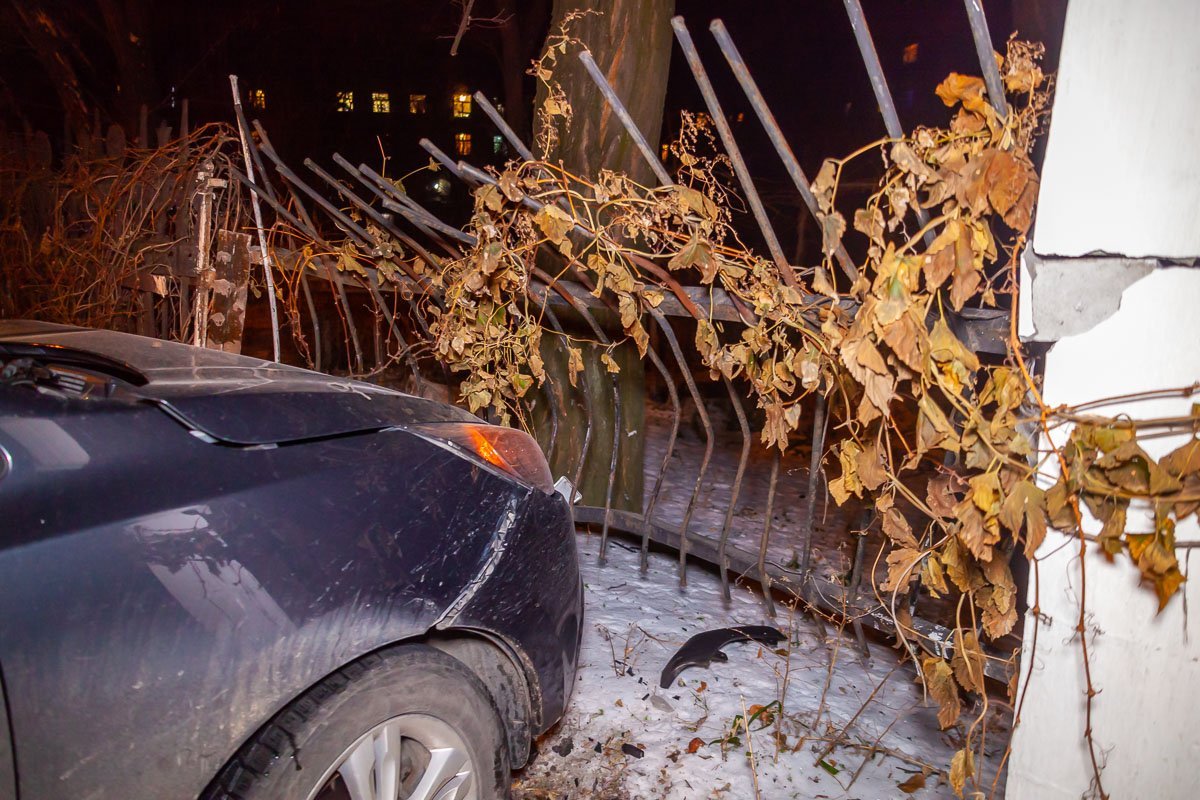 Пострадал забор