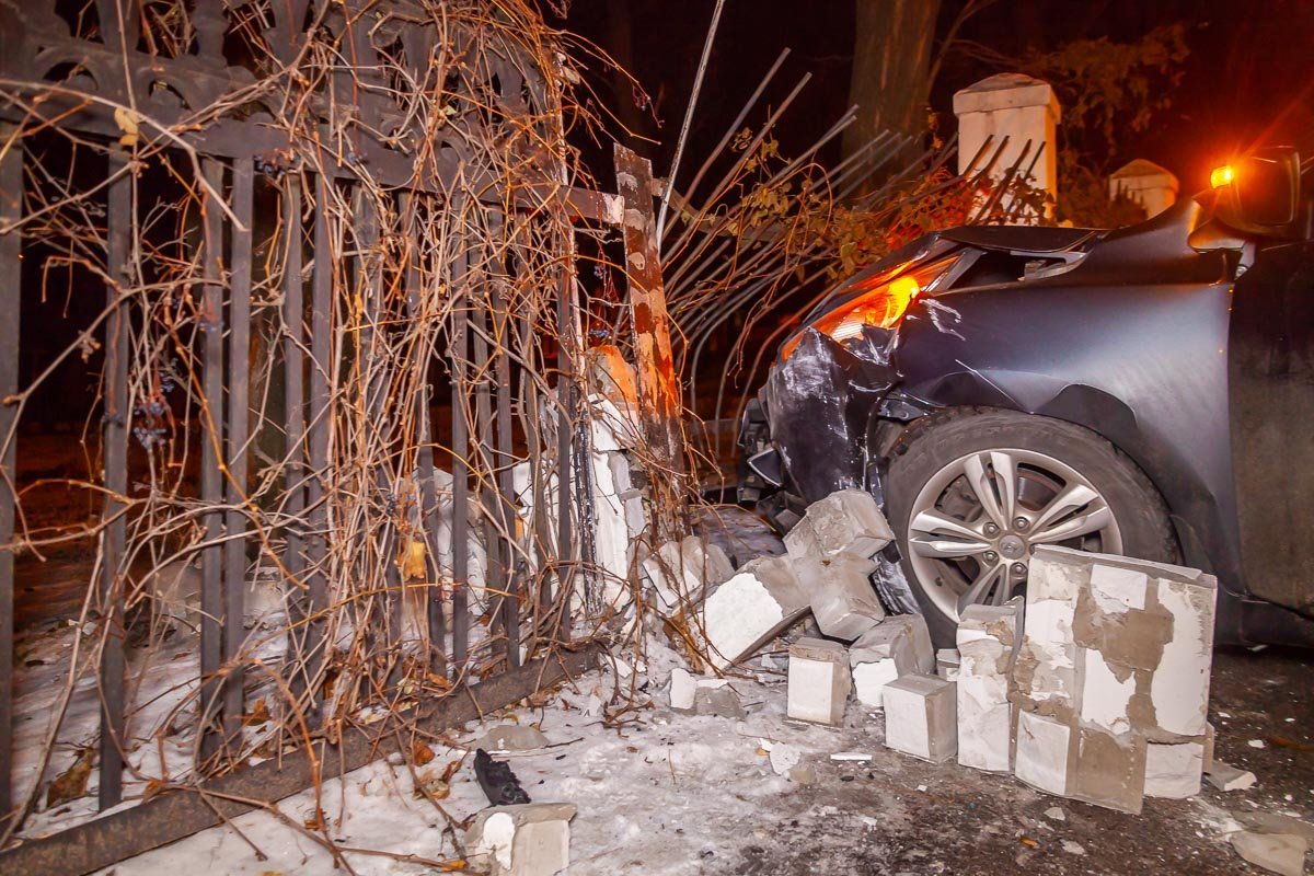 Автомобиль тоже пострадал