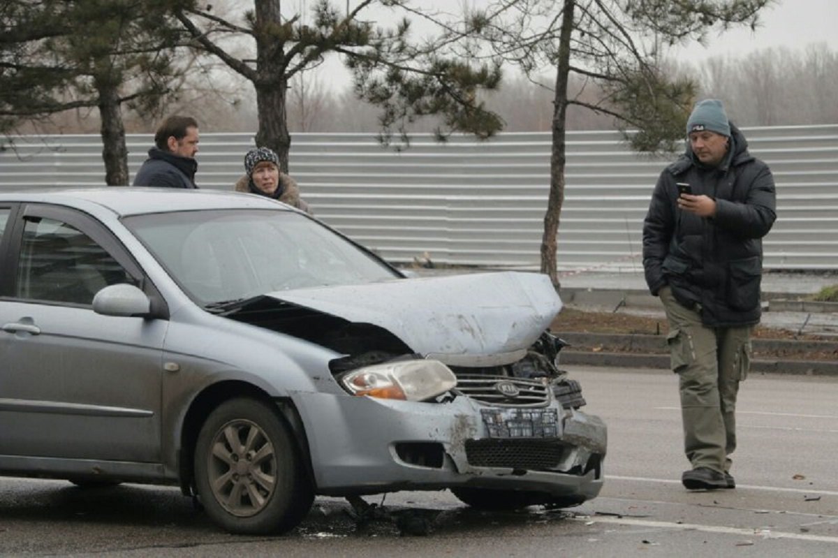 На разрыве напротив супермаркета "АТБ" произошло столкновение