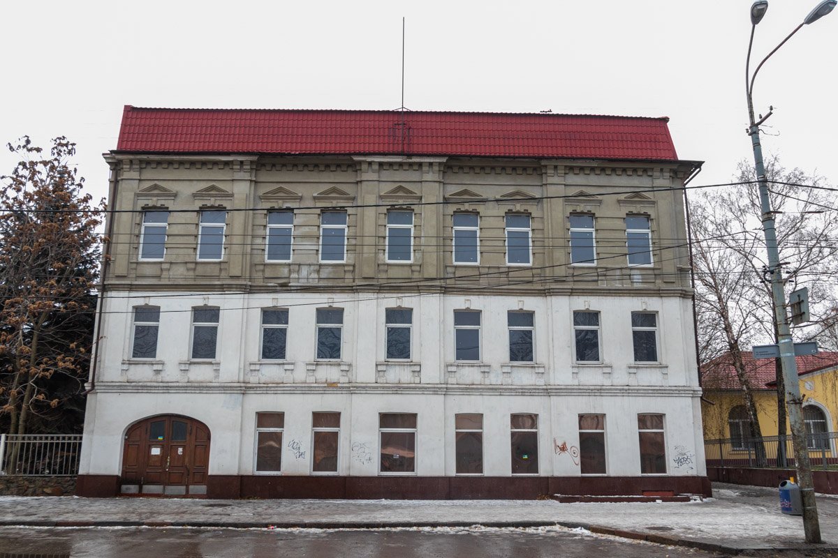 Сейчас тут военкомат