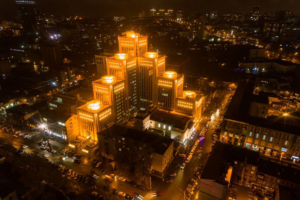 Парад начался в 18:15 Парад начался в 18:15