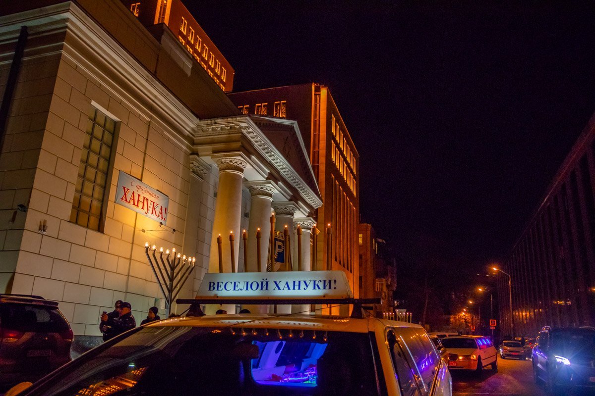 Лимузины украсили Лимузины украсили